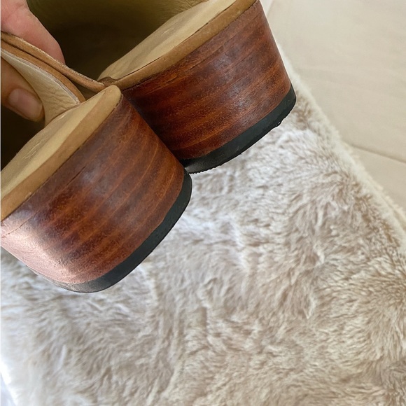 Nisolo women’s All Day suede heeled mule in almond - Picture 4 of 10